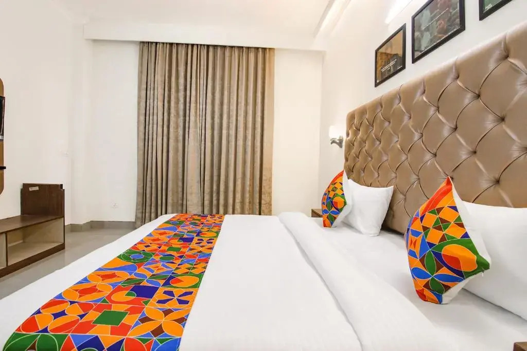 Fabhotel Rivlet Inn