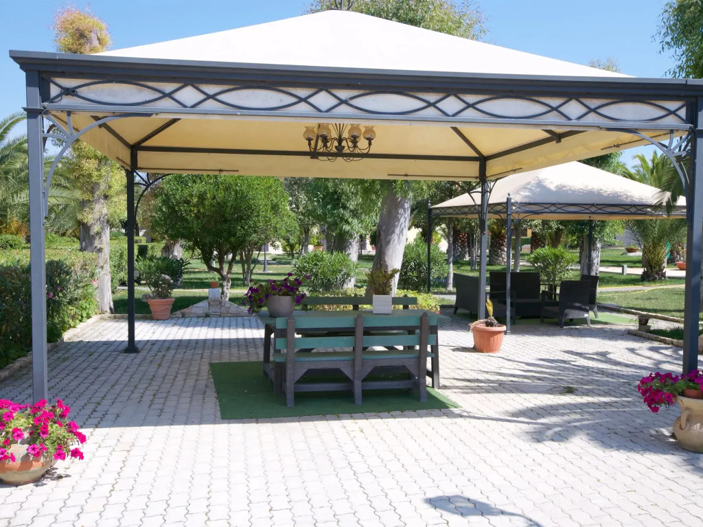 Fabulous Holiday Home in Trinitapoli with Swimming Pool