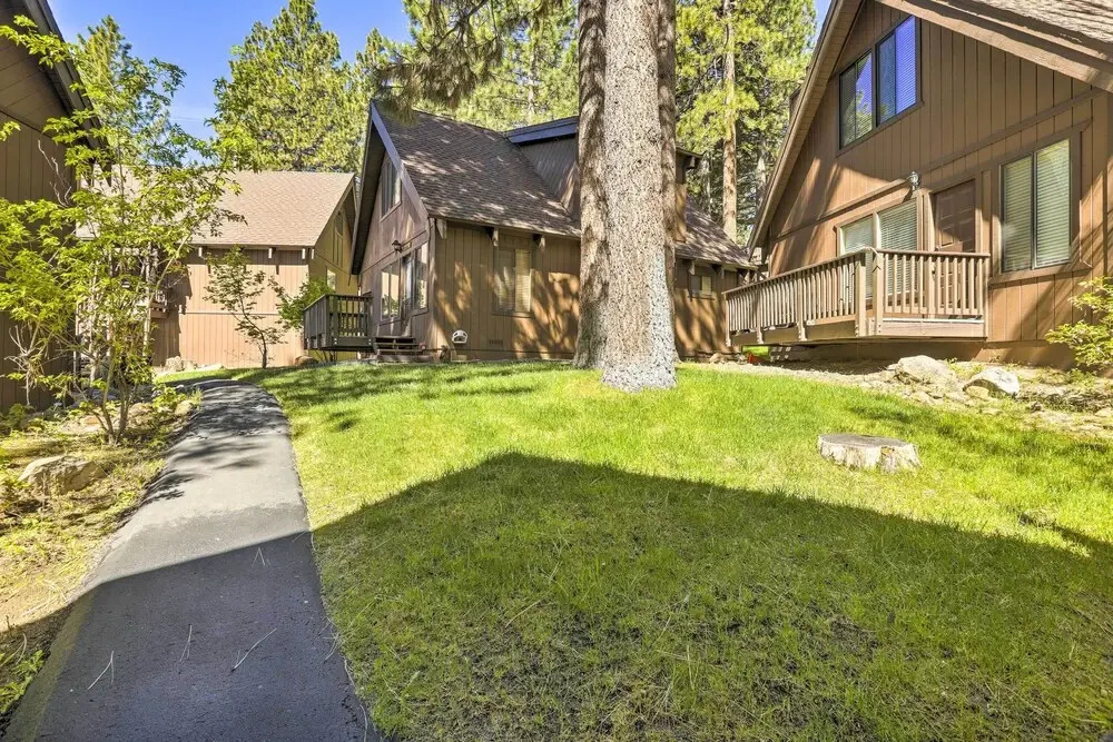 3 Mi to Lake Tahoe: Quiet Incline Village Cabin