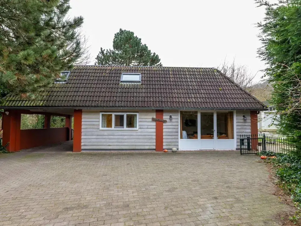 Beautiful Bungalow With Garden