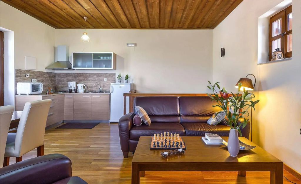 Apirathes Residence