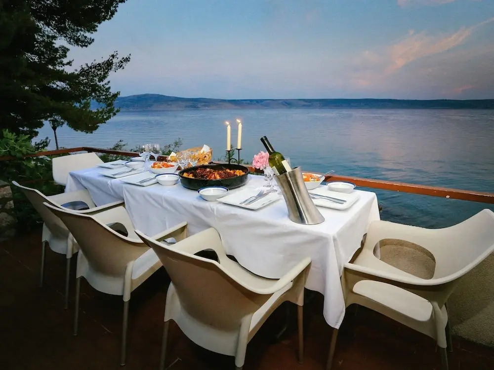 Lovely Apartment With Great sea View Terrace, Shared Pool, Directly on the Beach