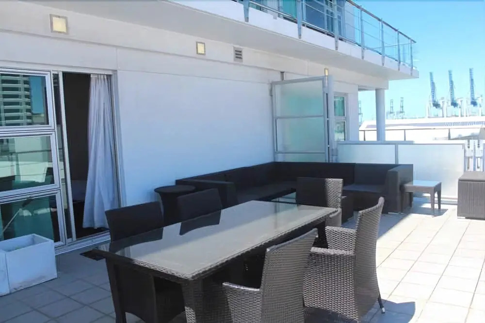 QV Viaduct Apartment