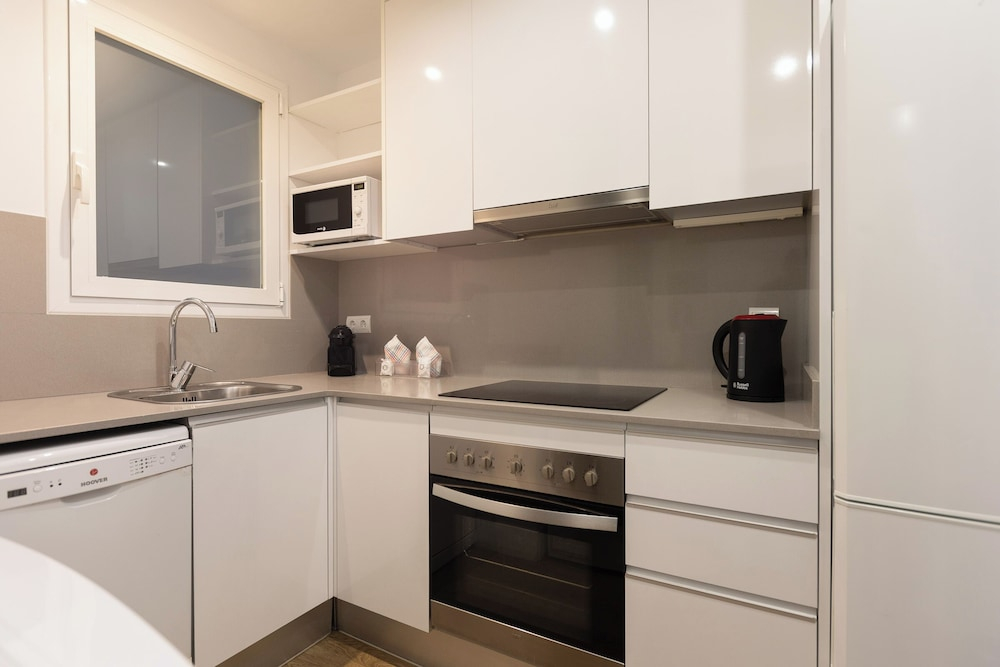 Enjoybcn Coliseum Apartments