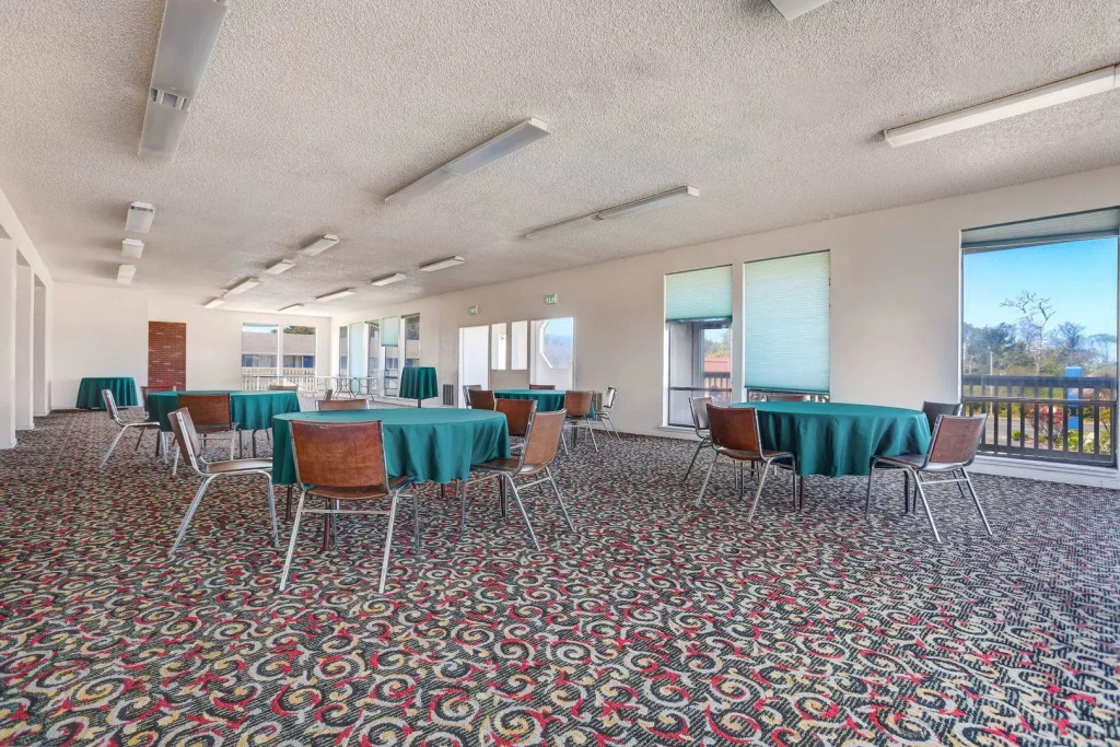 Motel 6 Fort Bragg, CA