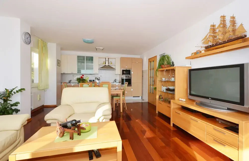 Lilly - spacious 3 bedroom apartment