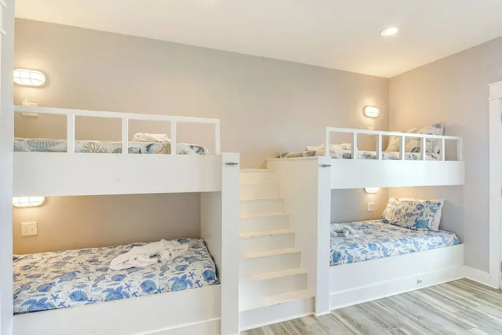 1 Block to Shore: Crystal Beach Gem, Deck & Views