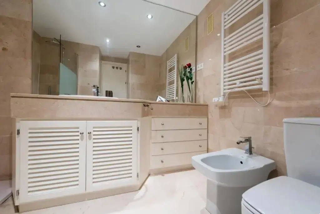 Charming 2 Bedroom Trocadero Arena area