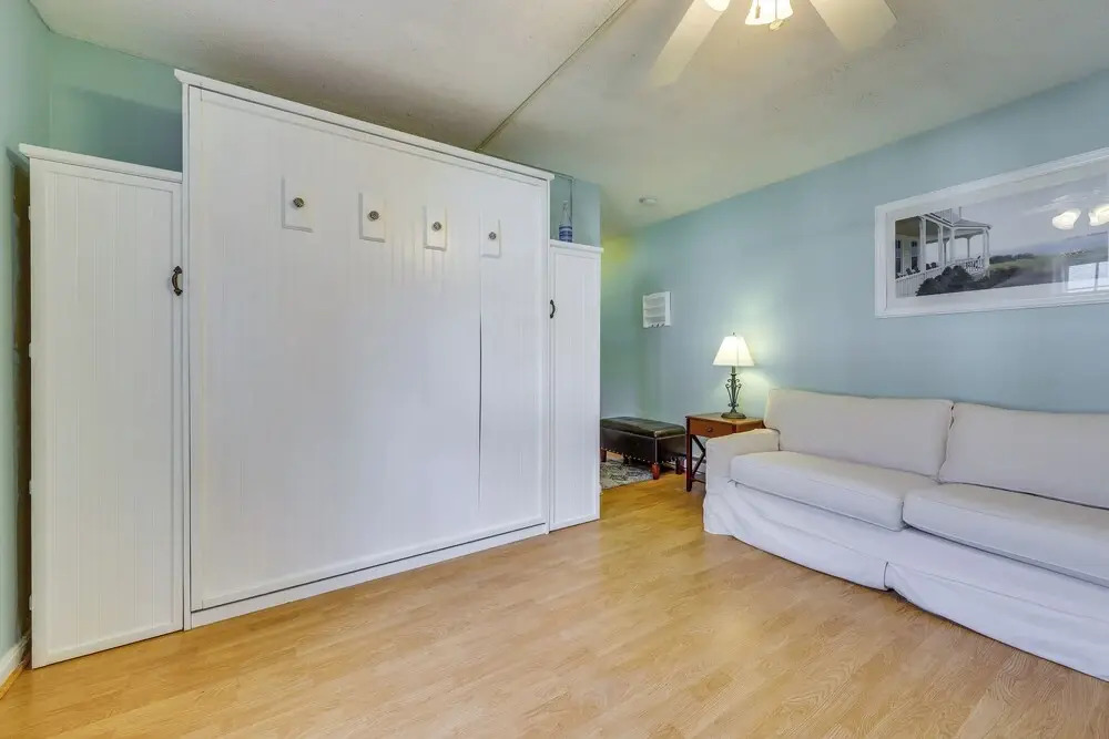 2 Mi to Drakes Island Beach: Condo w/ Indoor Pool!