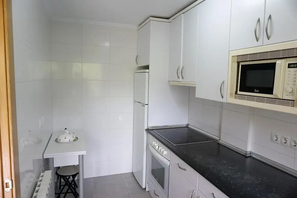 House With 2 Bedrooms in Cudón, With Enclosed Garden Near the Beach