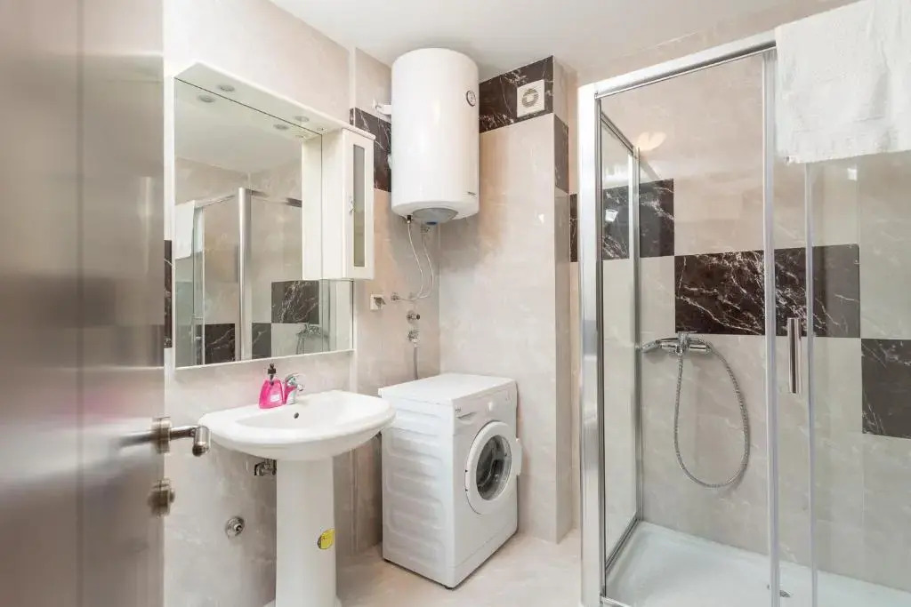 Adriatic Raf Apartments