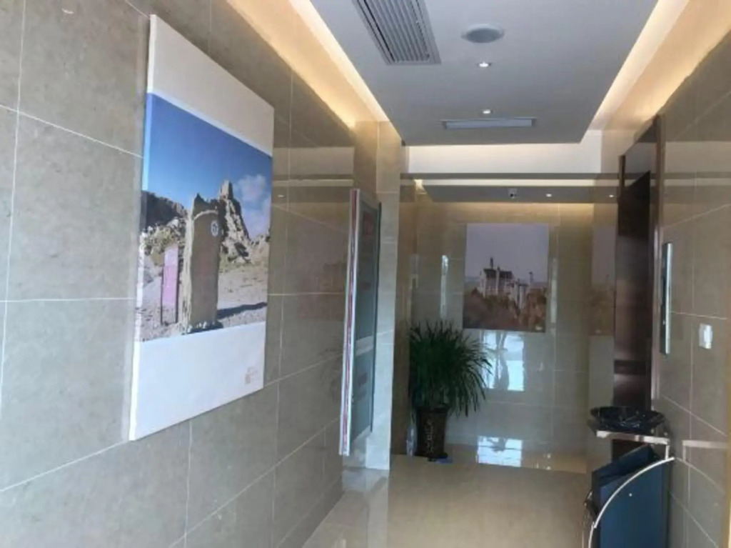 Baotai Business Hotel (Shanghai Wusong International Cruise Terminal Songbin Road Subway Station)