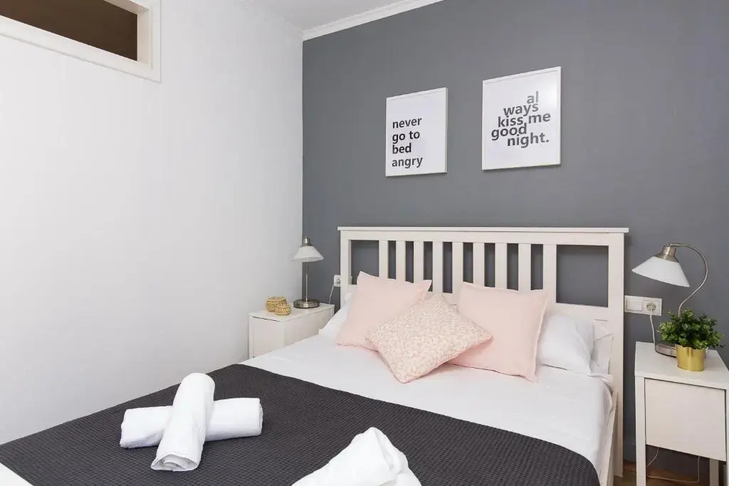 Lovely and Convenient Sagrada Familia Apartment