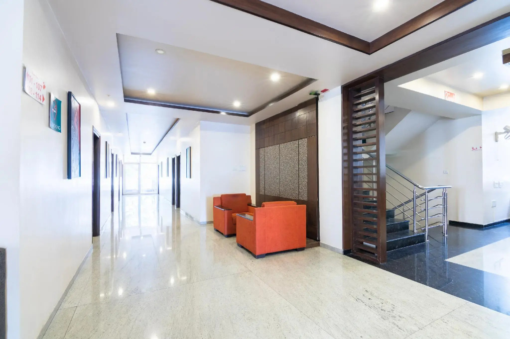 Capital O 490 Hotel Compact Maple Leaf