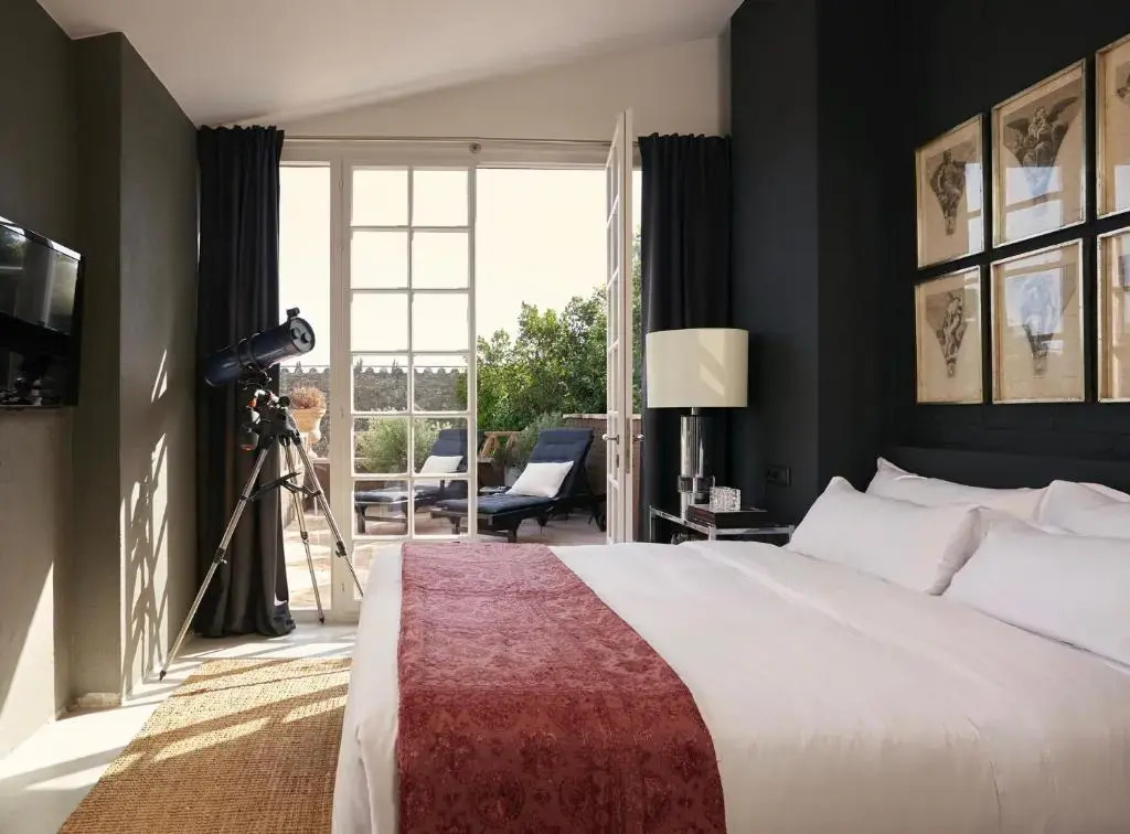 Llimona Suites