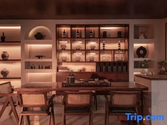 Shangri-La Xinjiuyi Homestay