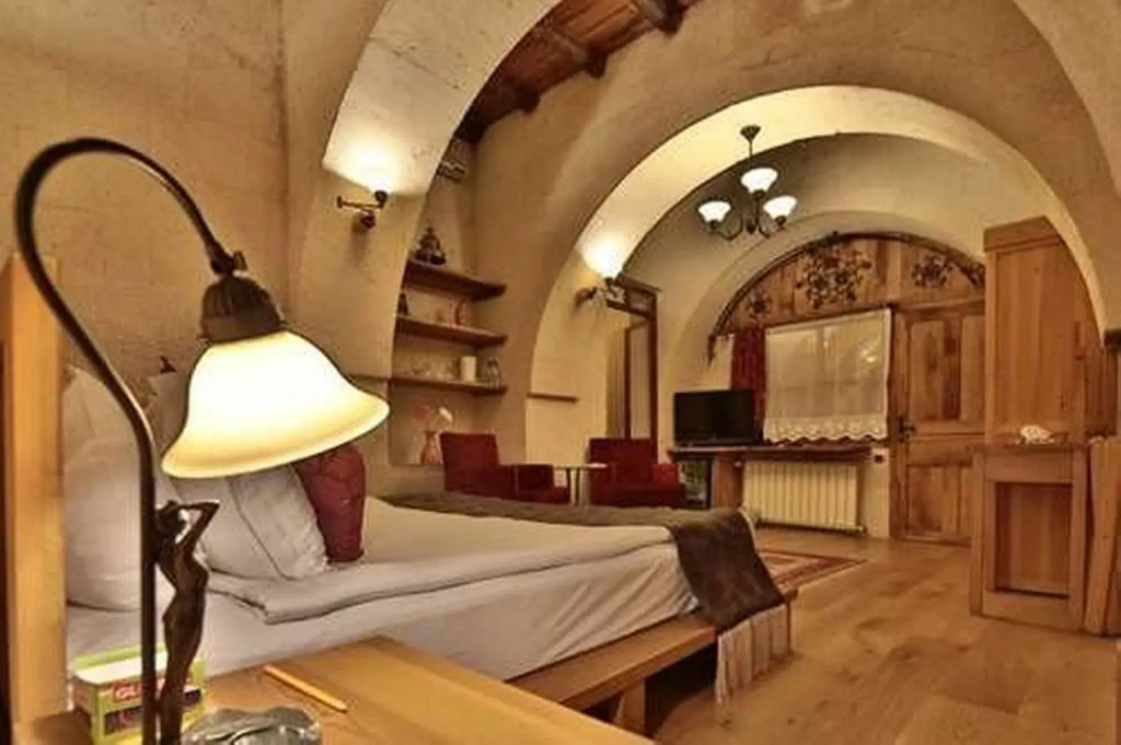 La Casa Cave