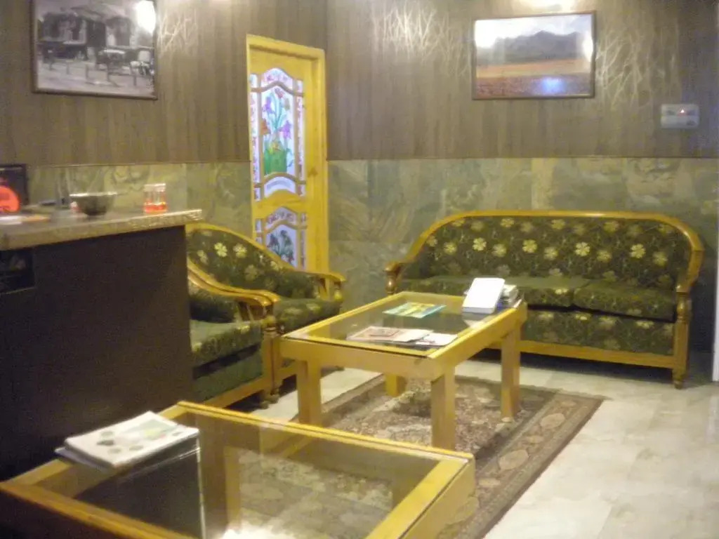 Blooming Dale Hotel