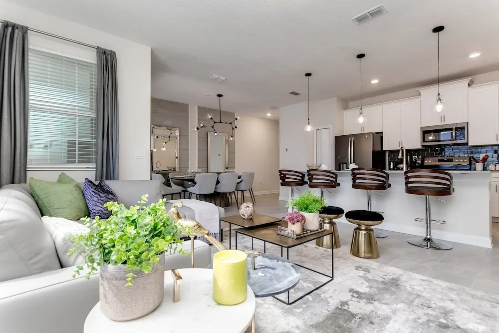 4bed 3Ba Storey Lake Home w. Pool