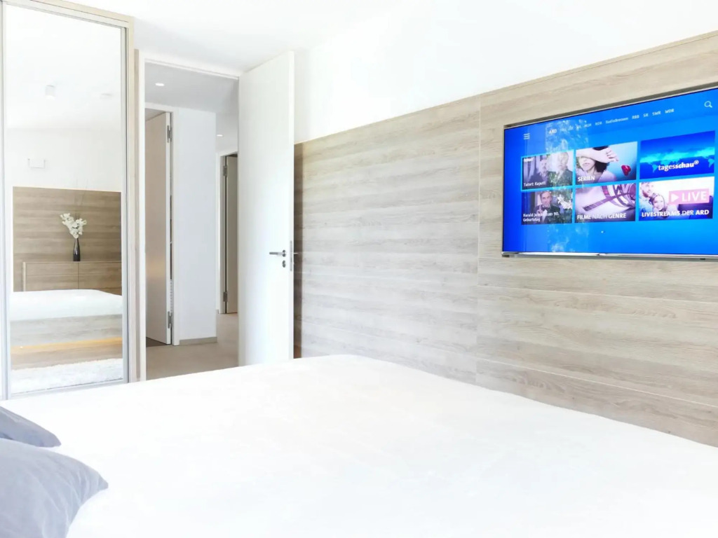 Großes Apartment im Zentrum von Dresden, 2 Schlafzimmer, 2 Bäder, Balkon