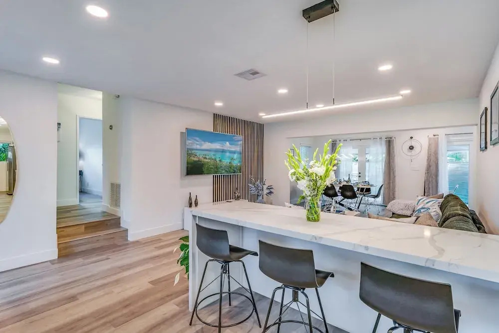Friendly Fox Luxury Home with Pool & Spa