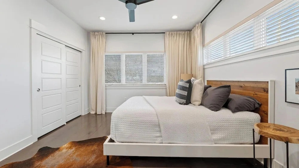 Bluebonnet Lane by Avantstay Near Lady Bird Lake + Downtown Patio + Firepit Designer Zilker Home