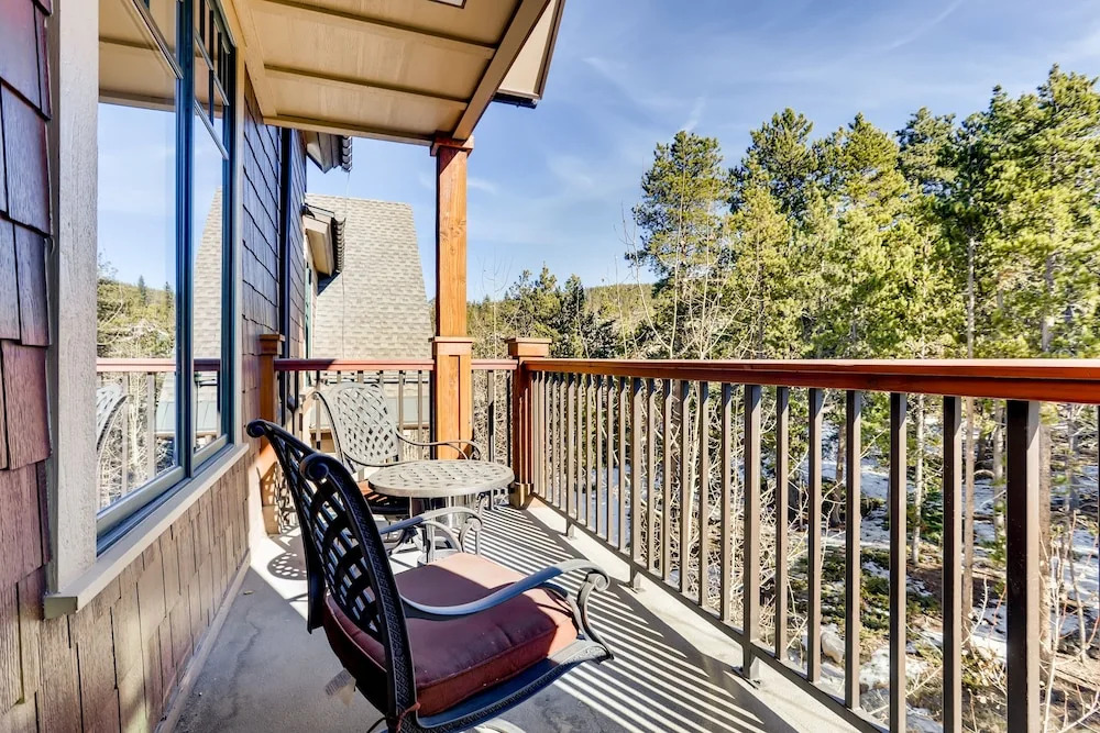 Luxury Water House Ski W/ Pool & Hot Tubs 3 Bedroom Condo