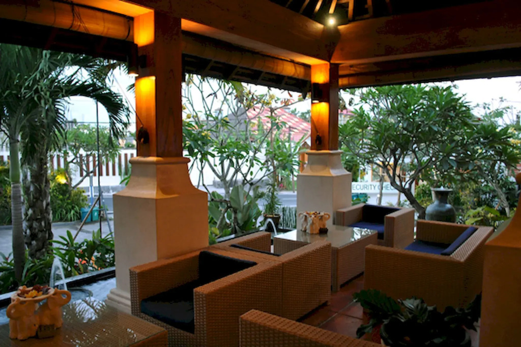 Villa Kayu Raja