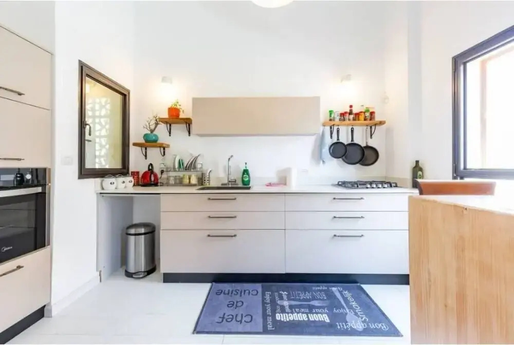 Beach Home in Tel Aviv near Water