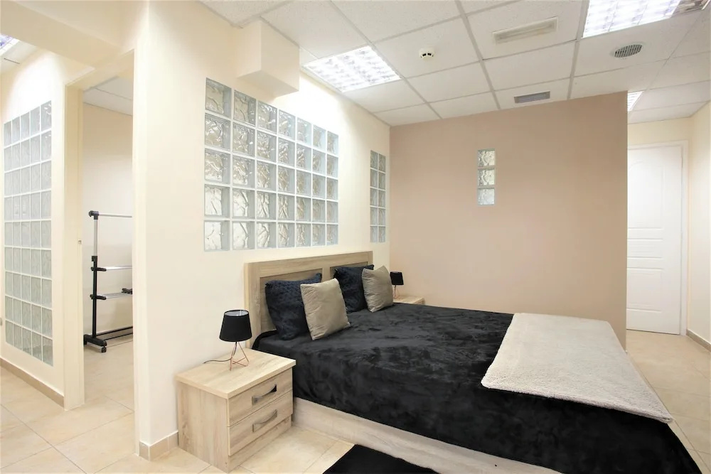 GK Airport Suites