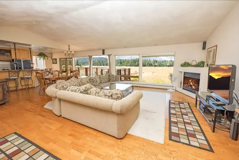 1746 Venice 3 Bedroom Home