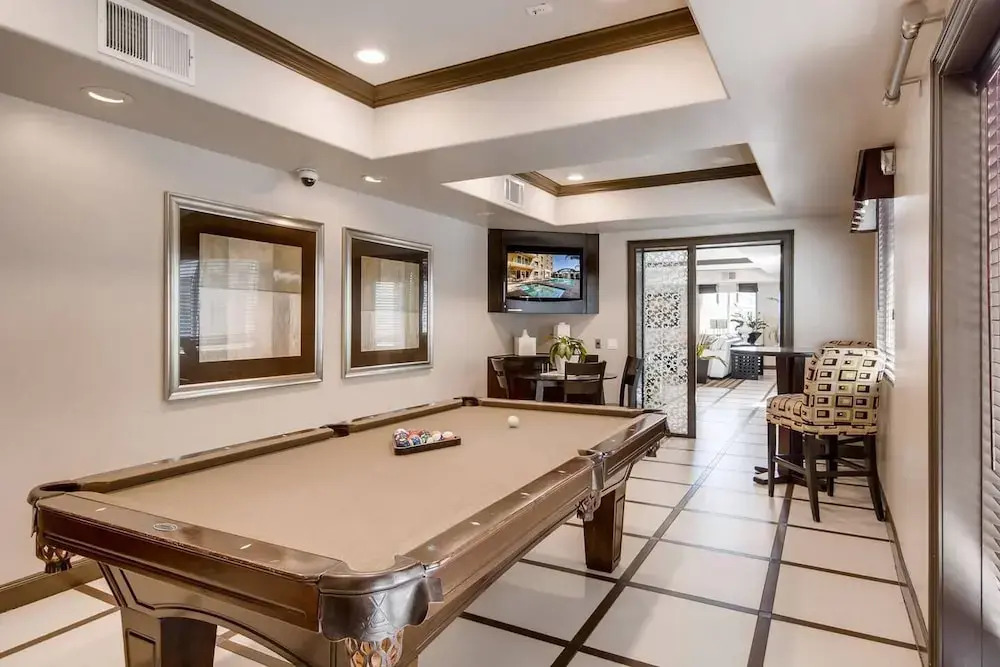 Gorgeous San Diego 2BR/2BTH With Fast WIFI & Free Parking! (FV3)