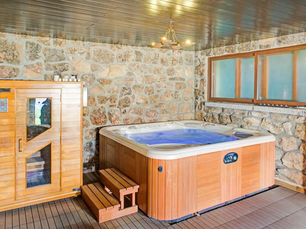 Flat in Galapagar with Spa and Mountain Views