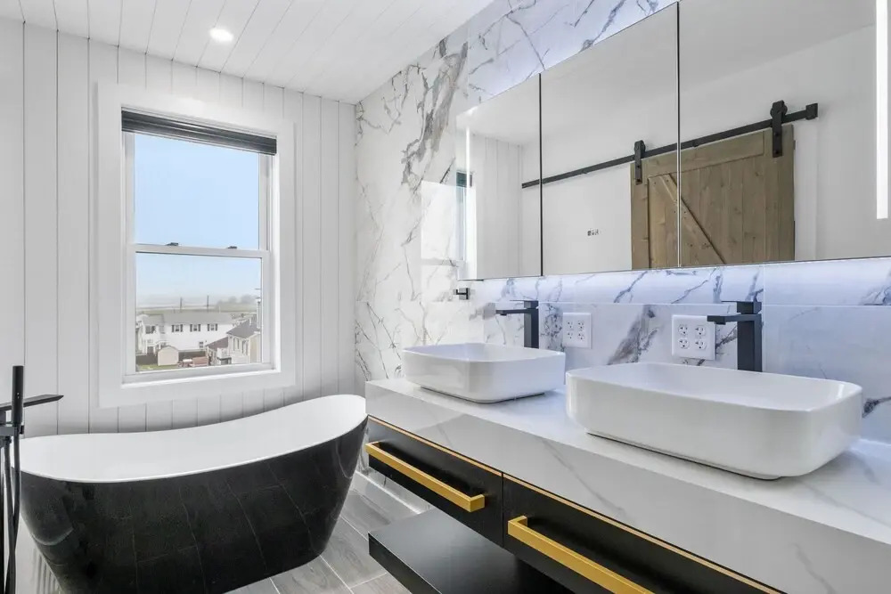 New Luxury 4 Bed Condo Perfect for Winter Rental