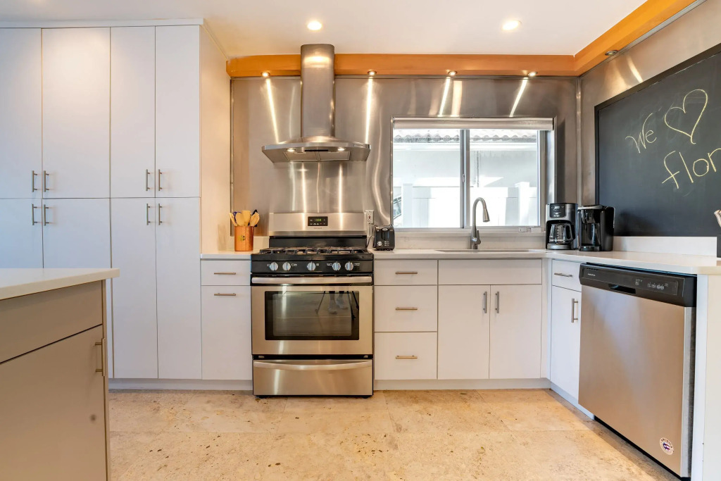 Rate Discounts! Beachside Home, Pool + Ocean Views Beach Haven by Avantstay