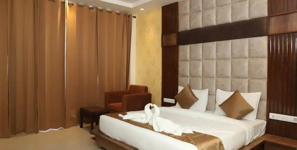 RR Hotel and Resort