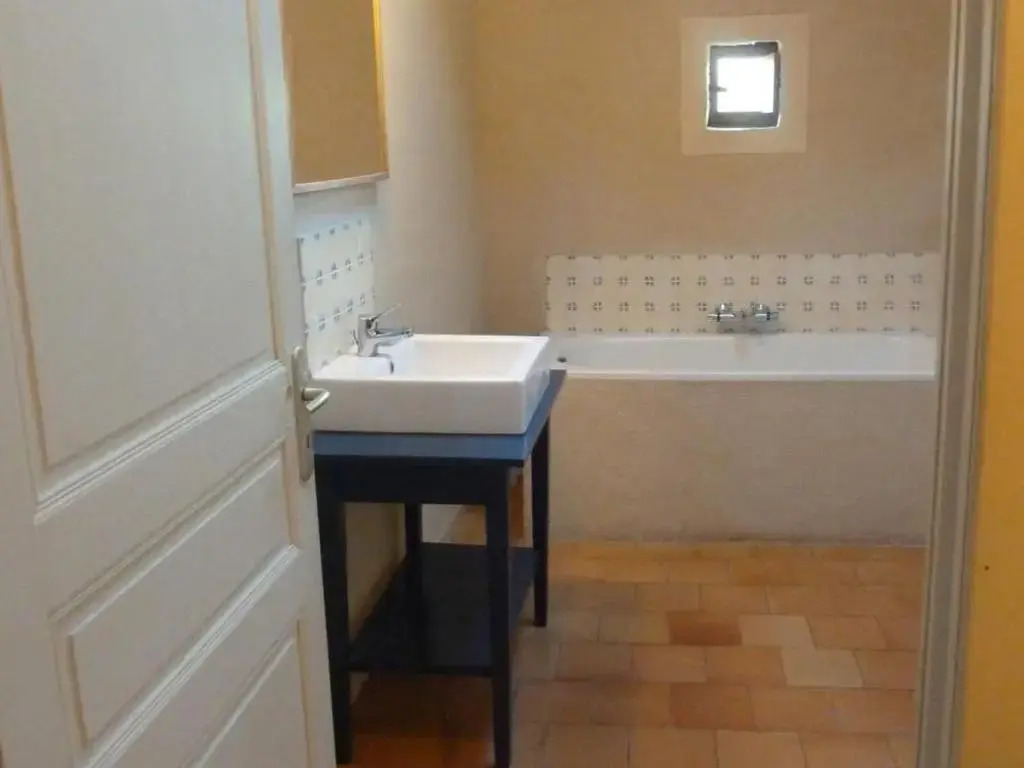 Gîte authentique avec piscine, proche nature et activités, rénové et confortable, jusquà 6 pers. - FR-1-426-96