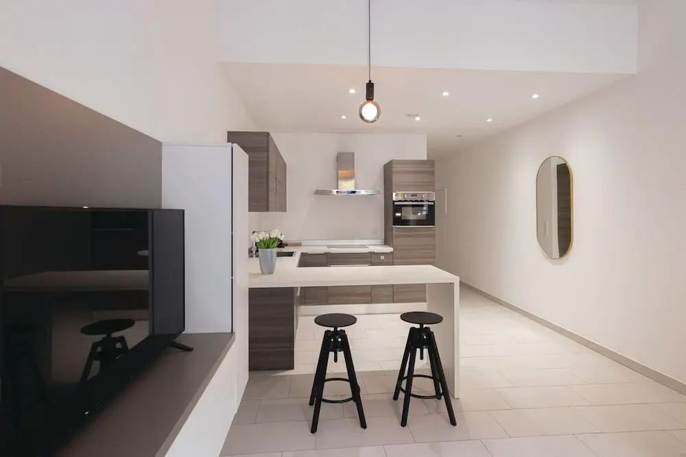Origer Apartments by Rentaroo