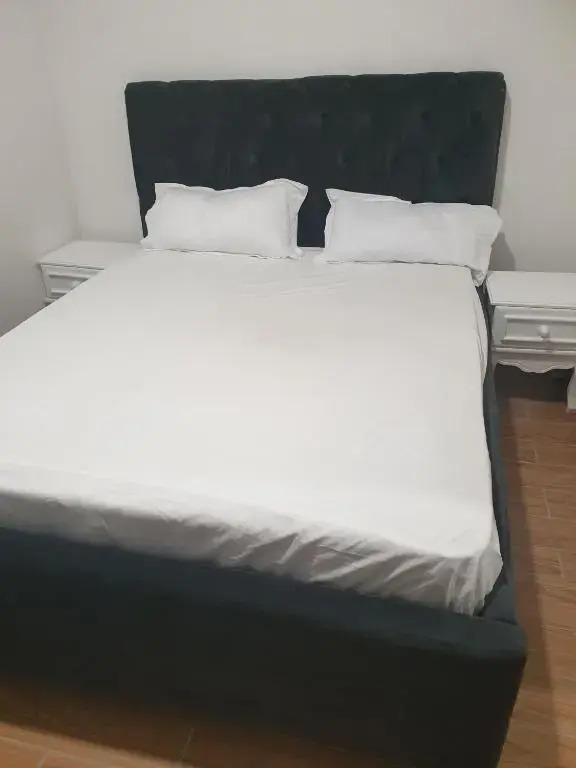 Lovely 2 and 1 bedroom guest units Karen