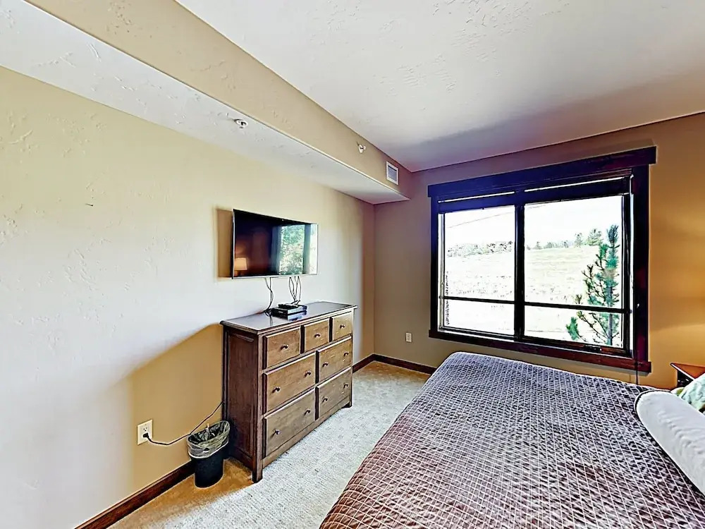 New Listing! Mountain-view W/ Pool & Gondola 2 Bedroom Condo
