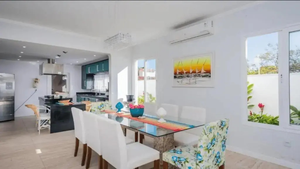 Casa de alto padrão, com 5 suítes, a 50m praia de Barequeçaba