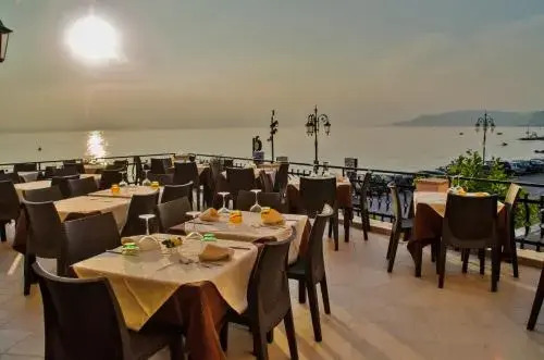 La Vista Postcard Hotel