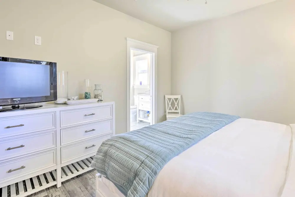 Modern Santa Rosa Beach Retreat w/ Yard & Patio