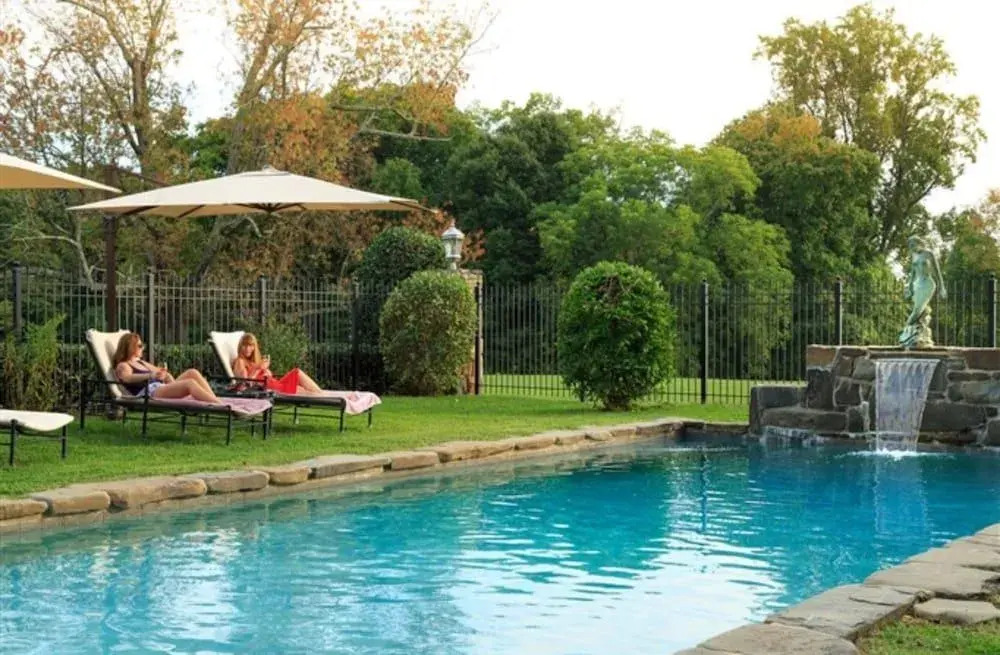 Glen Gordon Manor