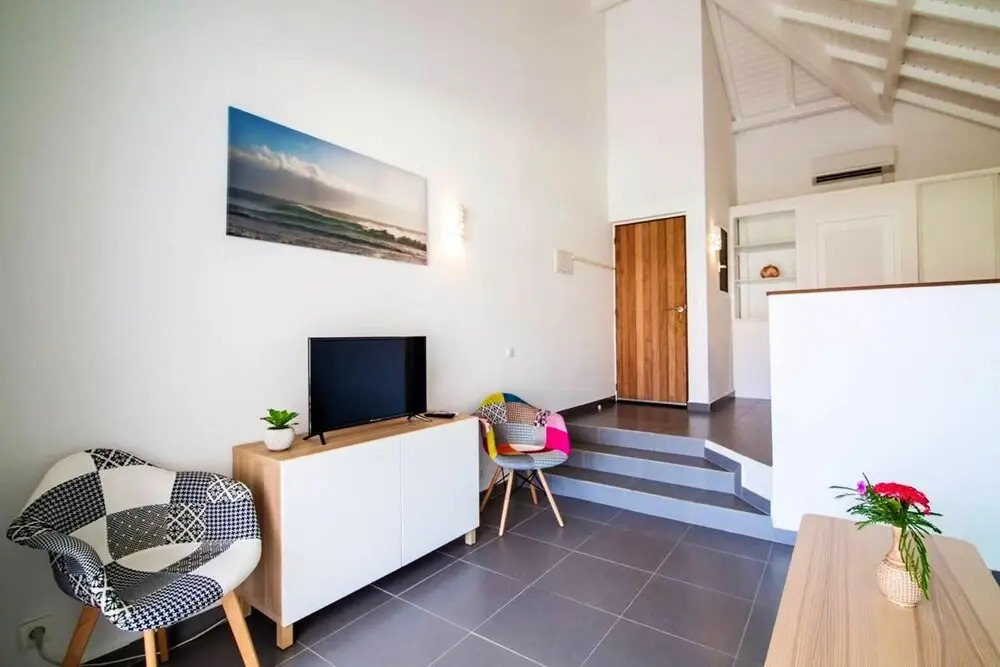 Studio in Cul-de-sac, With Wonderful Mountain View, Shared Pool and Furnished Terrace