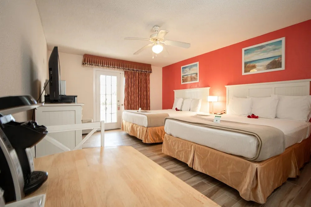 Island Sun Inn & Suites - Historic Venice & Beach Getaway