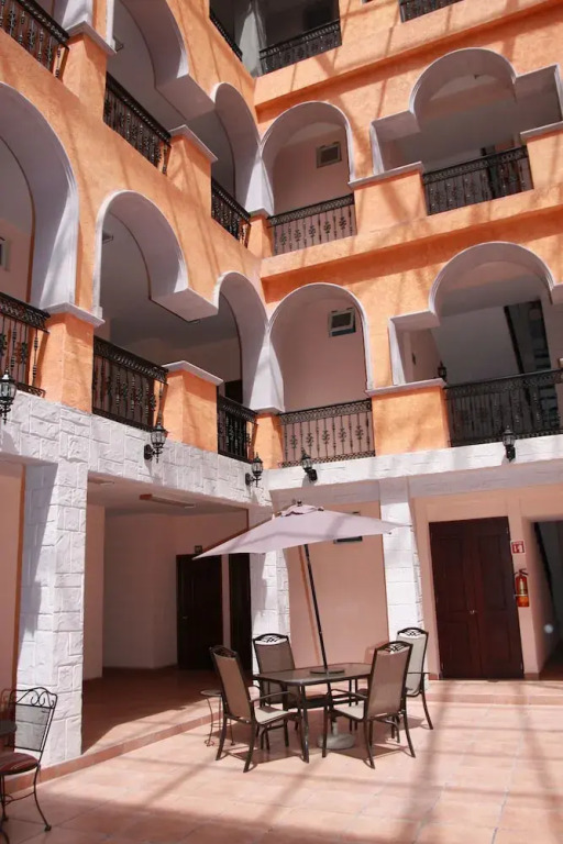 Hotel Genoves