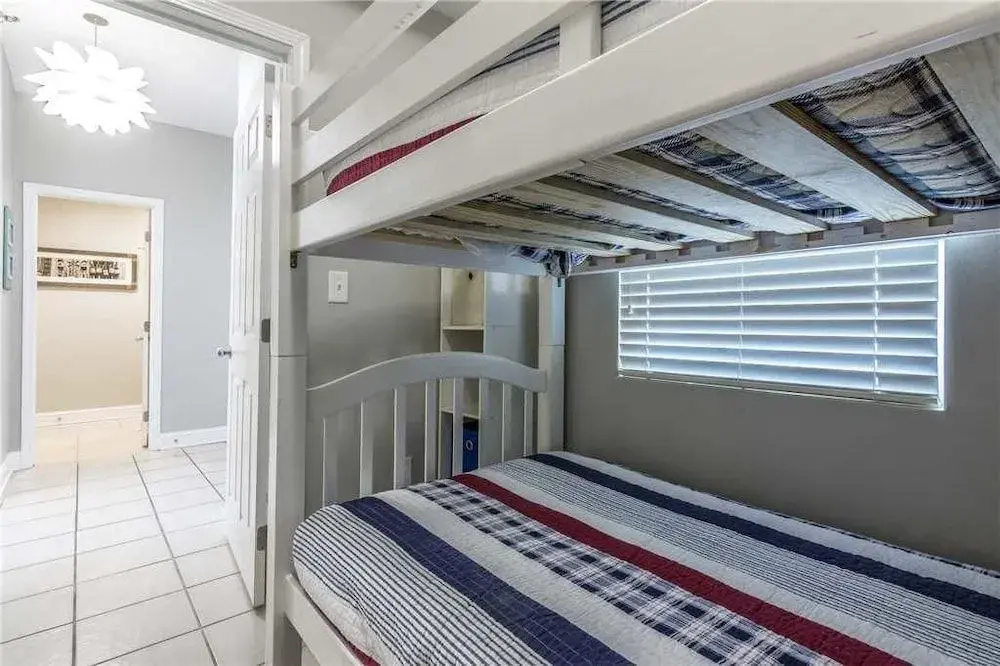 Lighthouse 1202 - 1 Br condo by RedAwning