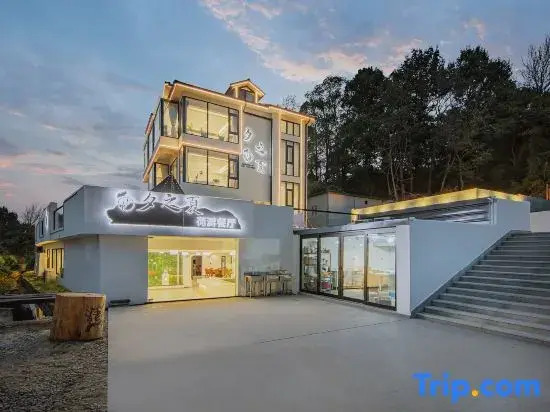 Yunshang Grassland Xixia Parent-childcamping Light Luxury Holiday Villa
