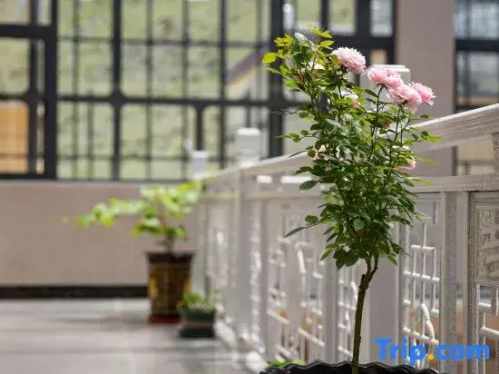 Yichuan Fengjing Homestay